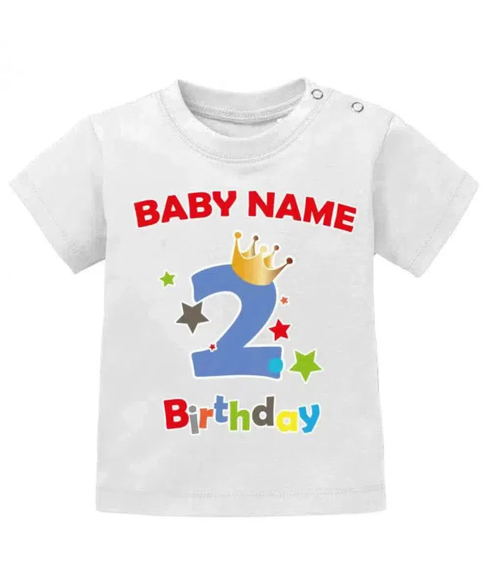 Zweiter Geburtstag mit Wunschnamen - Junge - Geburtstag Shirt 2 - Baby T-Shirt