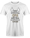 Opa Shirt personalisiert - Dieser großartige Opa gehört seinen Enkelkind. Mit Namen vom Enkelkind. Weiss