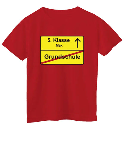 5. Klasse Grundschulabgänger mit Name und Ortsschild rot