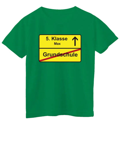 5. Klasse Grundschulabgänger mit Name und Ortsschild grün