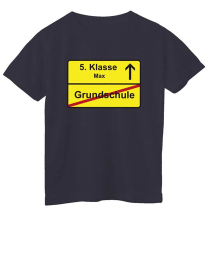 5. Klasse Grundschulabgänger mit Name und Ortsschild navy