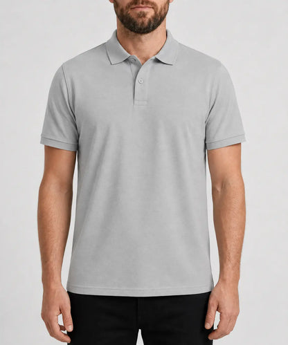Herren Poloshirt in Grau getragen von einem Mann