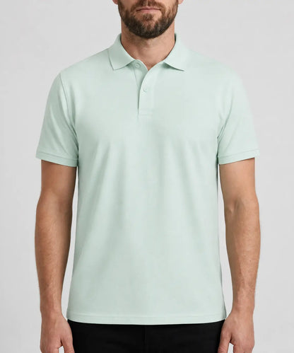 Herren Poloshirt in Mint getragen von einem Mann