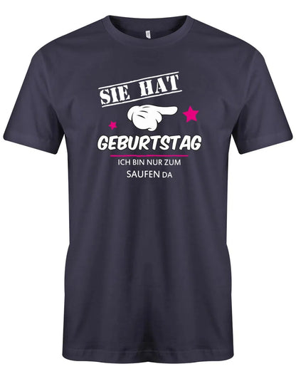 Sie hat Geburtstag - ich bin nur zum saufen da - Herren T-Shirt
