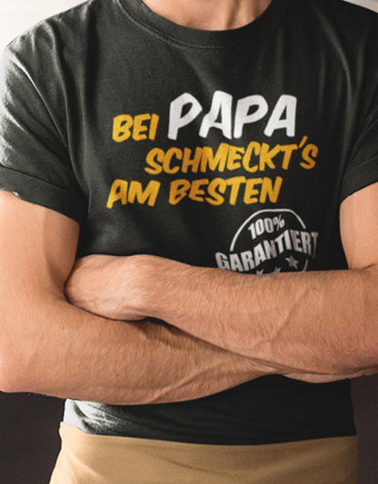 Bei Papa schmeckts am Besten - Garantiert - grillen - Papa Griller Shirt Herren - T-Shirt bedrucken mit lustigen Sprüchen bei - myShirtStore