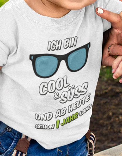 Erster Geburtstag - Ich bin cool und süß und ab heute schon ein Jahr lang - Baby 1. Geburtstag Shirt - T-Shirt bedrucken mit lustigen Sprüchen bei - myShirtStore