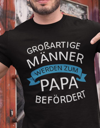 Großartige Männer werden zum Papa befördert - Werdender Papa Shirt Herren - T-Shirt bedrucken mit lustigen Sprüchen bei - myShirtStore