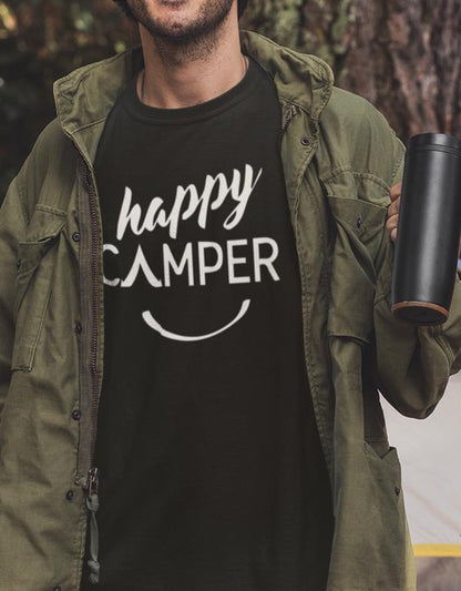 Happy Camper Camping T-Shirt für Männer - Lustiges Camper - Shirt mit zeltförmigem 'A' - Perfekte Geschenkidee für Camper - T-Shirt bedrucken mit lustigen Sprüchen bei - myShirtStore