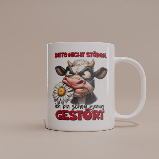Video: Witzige Kuh Tasse mit dem Spruch „Bitte nicht stören, ich bin schon genug gestört“.