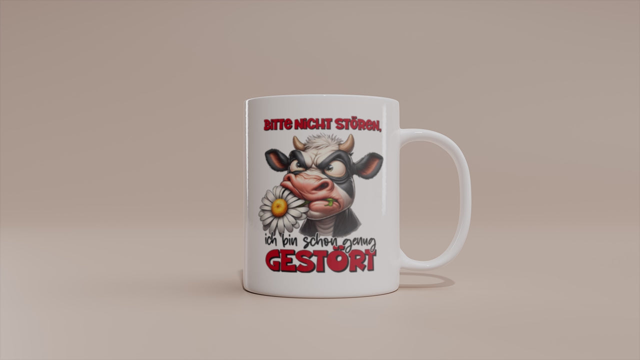 Video: Witzige Kuh Tasse mit dem Spruch „Bitte nicht stören, ich bin schon genug gestört“.