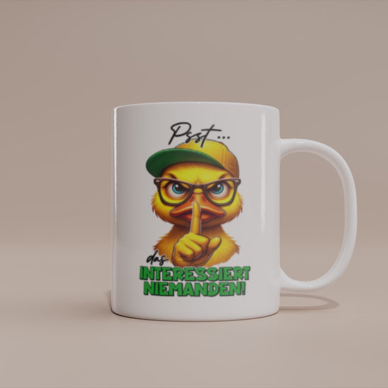 Video: Witzige Enten Tasse mit dem Spruch „Psst... das interessiert niemanden“.