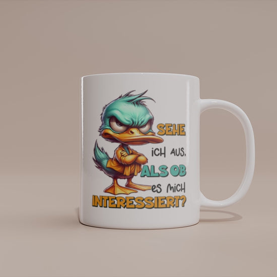 Video: Witzige Enten Tasse mit dem Spruch „Sehe ich aus, als ob es mich interessiert?“.