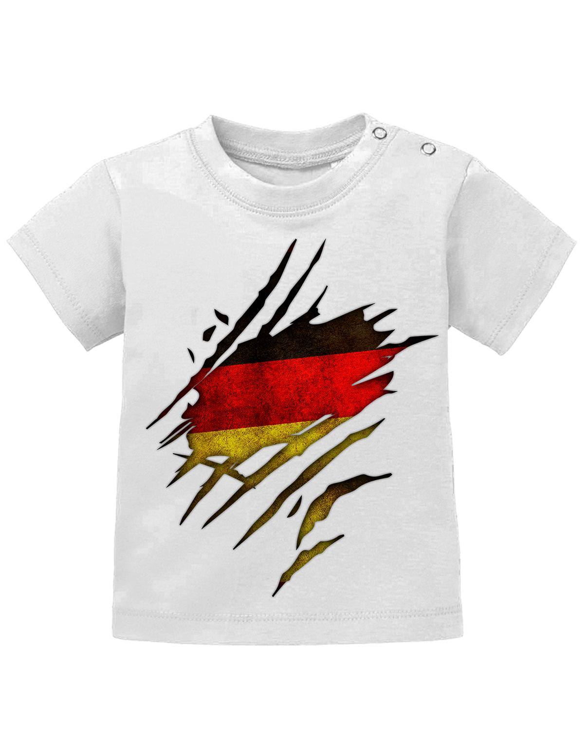 Deutschland T Shirt für Junge und Mädchen. Deutschland Flagge Design aufgerissen, damit man sieht, dass ein Deutscher im Shirt steckt.
