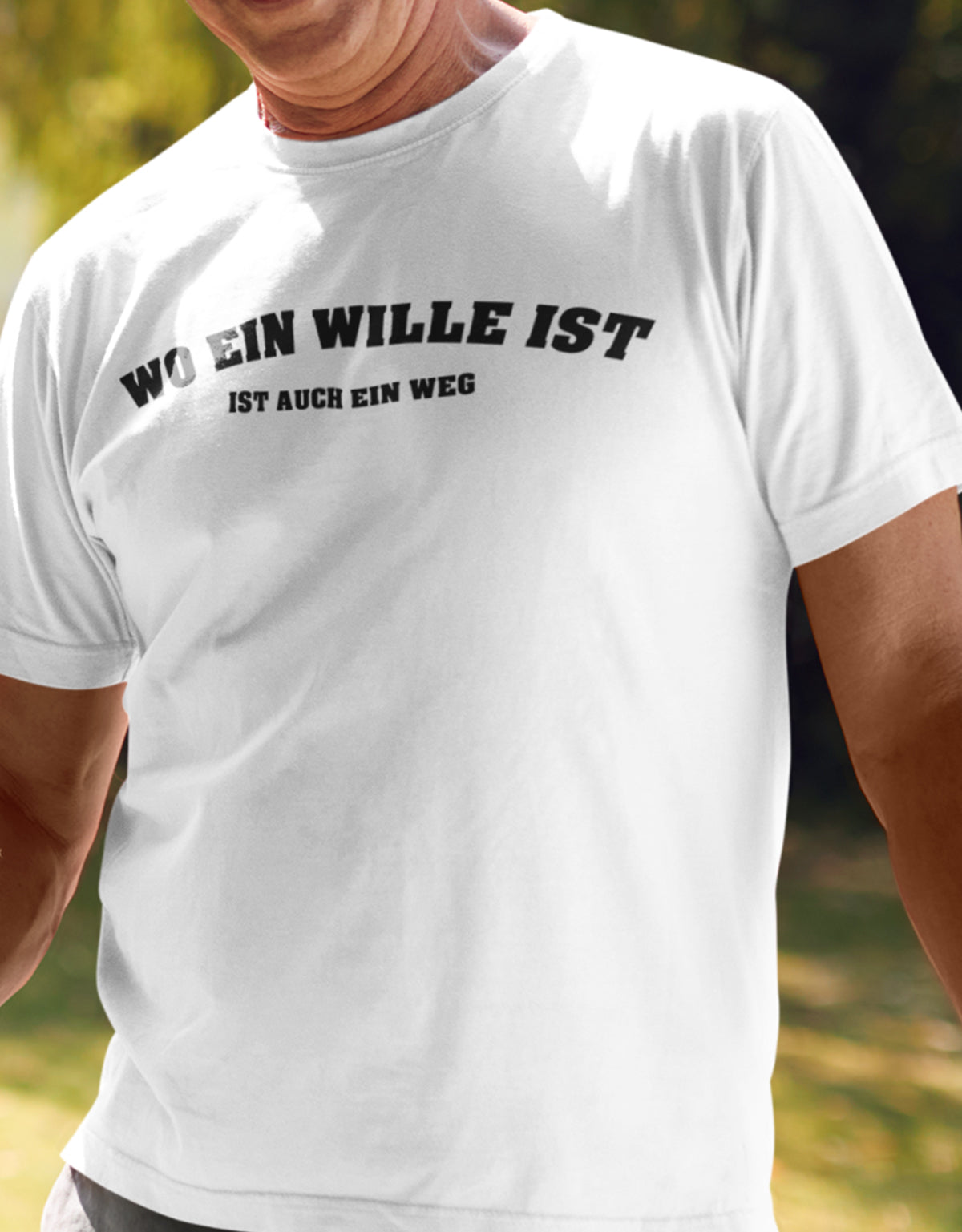 Männer Tshirt mit Wunschtext.  Abgerundeter Text im Collage-Style. 