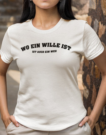 Frauen Tshirt mit Wunschtext.  Abgerundeter Text im Collage-Style. 