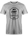 Chef-auf-dem-Campingplatz-Herren-Camping-Shirt-Grau