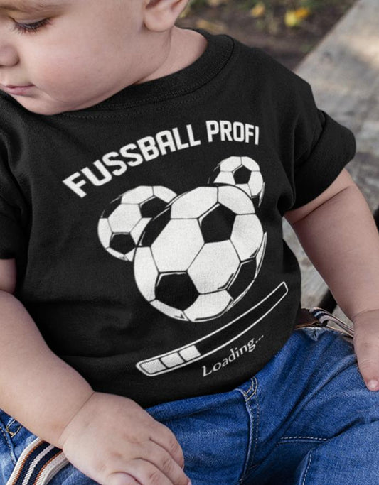 Lustiges Sprüche Baby Shirt Fußball Profi Loading mit 3 Fußbällen und Ladebalken. 