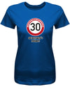 Lustiges T-Shirt zum 30. Geburtstag für die Frau Bedruckt mit Herzlichen Glückwunsch 30 Verkehrsschild ab jetzt wird’s ruhiger.  Royalblau