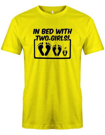 In-bed-With-Two-Girls-papa-herren-Shirt-gelb