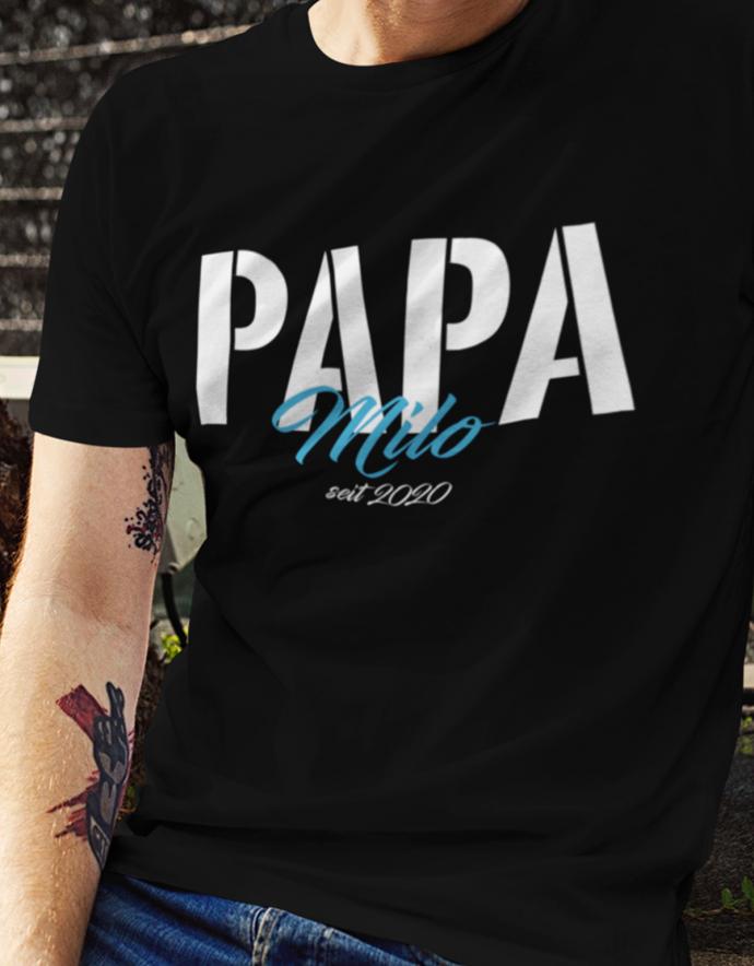 Papa Shirt personalisiert - Papa in Block und der Name vom Kind mit dem Geburtsjahr. Pape seit 20??