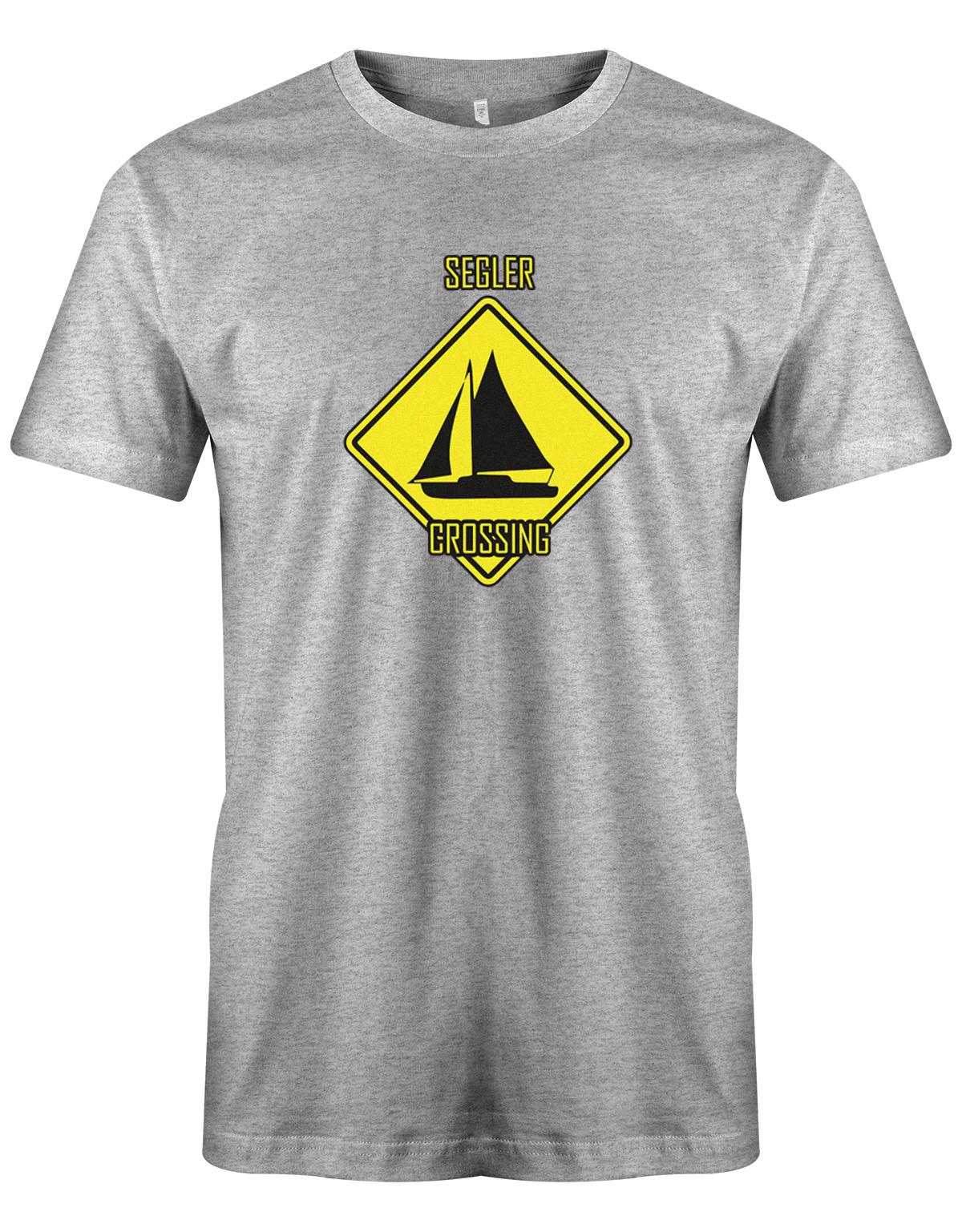 Das lustige Segler t-shirt bedruckt mit "Achtung Schild Segler Crossing mit Segelboot". Grau