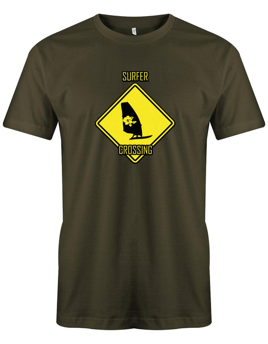 Surfer t-shirt bedruckt mit Achtung Surfer Crossing Army