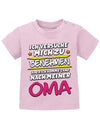 Oma Spruch Baby Shirt. Ganz die Oma, wa! Ich versuche mich zu benehmen, aber ich komme ganz nach meiner Oma. Rosa