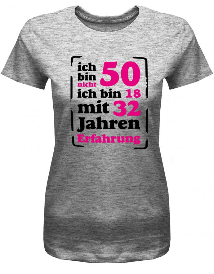 Lustiges T-Shirt zum 50. Geburtstag für die Frau Bedruckt mit Ich bin nicht 50, ich bin 18, mit 32 Jahren Erfahrung. Grau