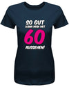 Lustiges T-Shirt zum 60 Geburtstag für die Frau Bedruckt mit So gut kann man mit 60 aussehen. Große 60 in Pink. Navy