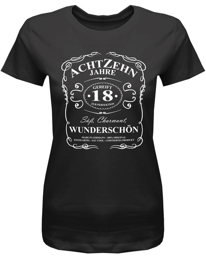 Lustiges T-Shirt zum 18. Geburtstag Mädchen. Bedruckt mit: Achtzehn Jahre gereift 18 Süß, charmant, wunderschön. Das T Shirt 18 Geburtstag Mädchen Lustig ist ein tolles Geschenk für alle 18 Jährigen. Geschenk zum 18 geburtstag Frau ✓ 2005 geburtstag Frau ✓ 18 Geburtstag tshirt ✓ shirt geburtstag 18 SChwarz