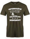 Das Segler t-shirt bedruckt mit "Unterschätze niemals einen alten Mann auf einem Segelboot". Army