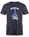 Das Segler t-shirt bedruckt mit "Born to go sailing - geboren um segeln zu gehen". Navy