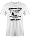 Das Segler t-shirt bedruckt mit "Unterschätze niemals einen alten Mann auf einem Segelboot". Weiss