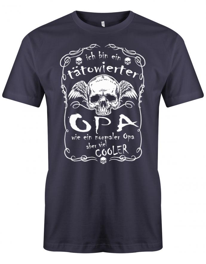 Opa T-Shirt – Ich bin ein tätowierter Opa wie ein normaler Opa, aber viel cooler mit Skelett Kopf Flügel. Navy