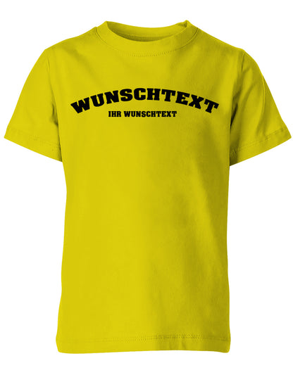 Kinder Tshirt mit Wunschtext.  Abgerundeter Text im Collage-Style. Gelb