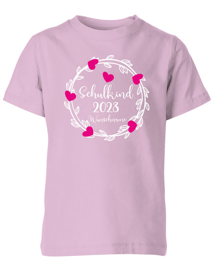 Schulkind 2023 Blumen Herzchen mit Name - Einschulung - Kinder T-Shirt Rosa